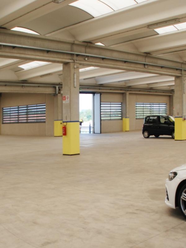 Aparcamiento Cubierto y Descubierto
